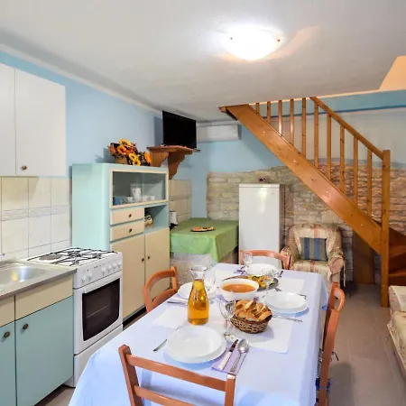 Milka 2 - Roj316 By Interhome * Svetvinčenat